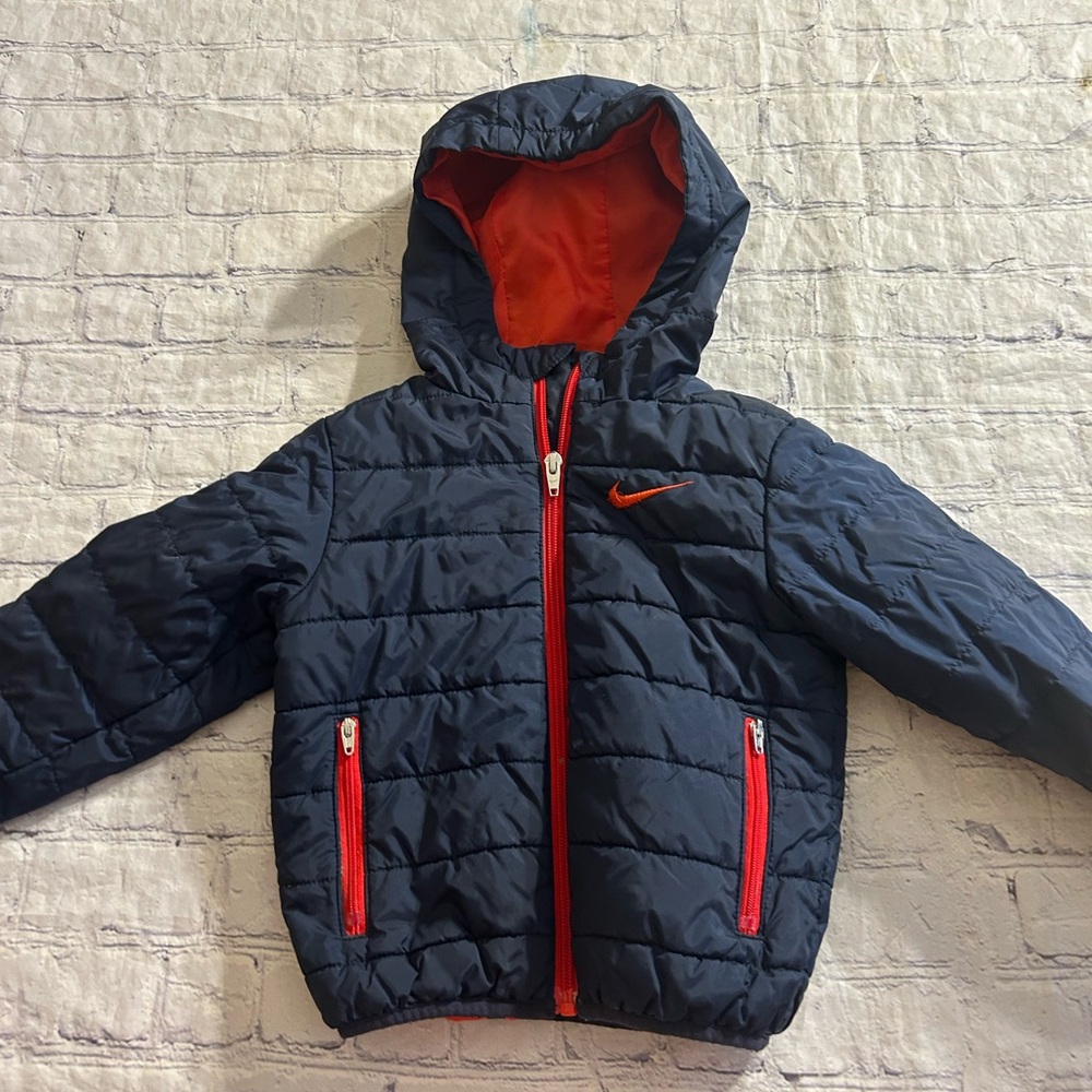 NIKE PUFFER JACKET NAVY WITH RED SWOOSH ZIP UP WITH POCKETS HOODED  SIZE 2T
